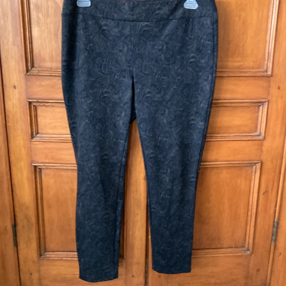 Casual pull on pants in small paisley pattern in neutral tones